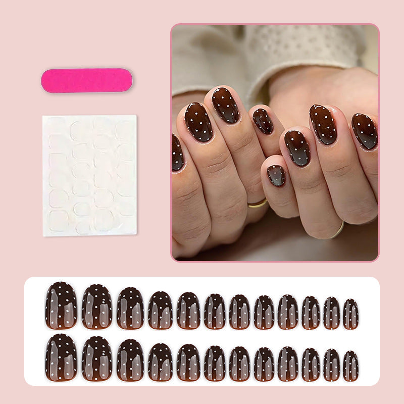 Kunstnagelset mit eleganten Punkten und glänzenden Akzenten Karnz