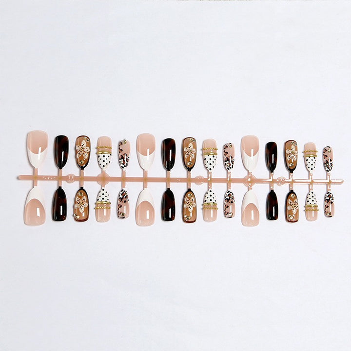 Elegantes und Künstlerisches Press-On Nageldesign-Kit Karnz