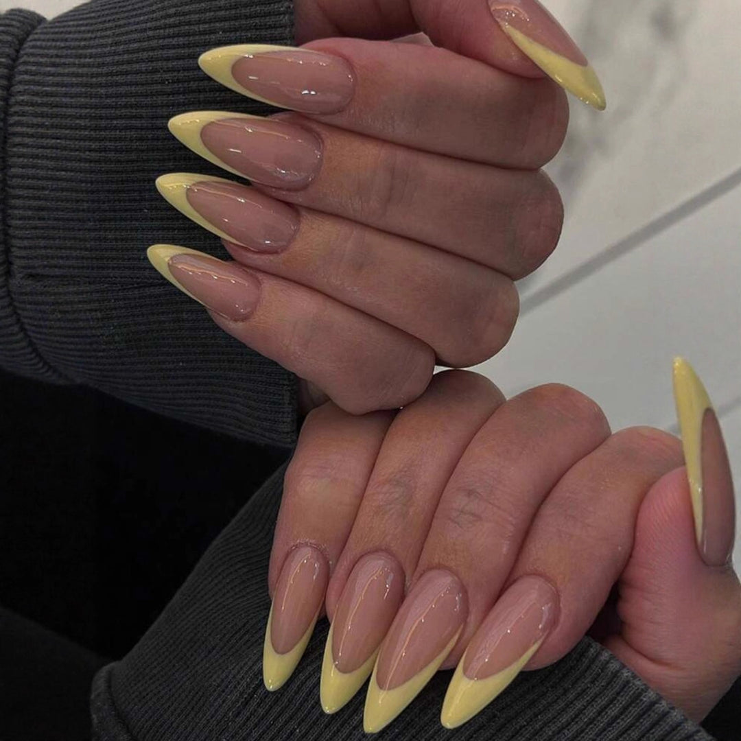 Kunstnagelset mit eleganten Neonspitzen Karnz