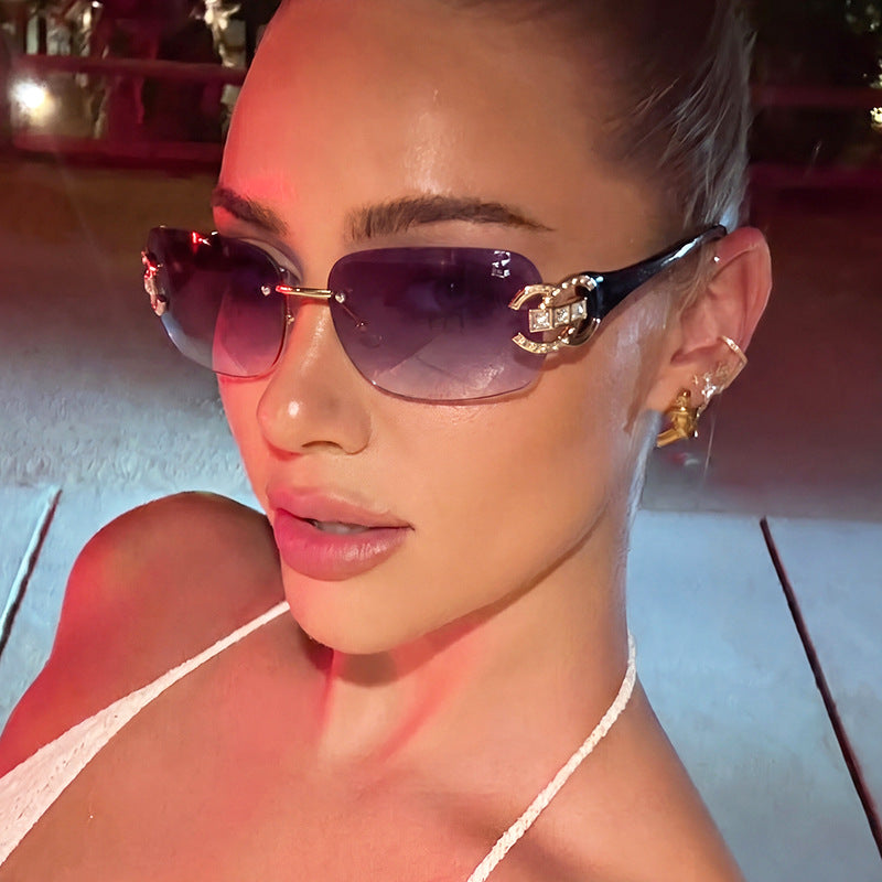 Damen modische Sonnenbrille mit luxuriösem Geometrie-Rahmen und schützendem UV-Filter Karnz