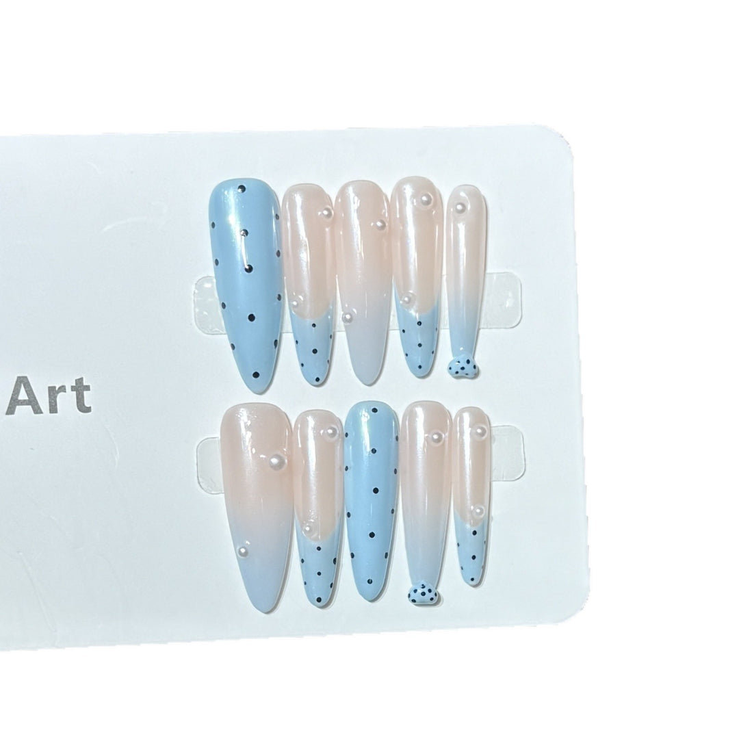 Dekorative Press-On Nagelset mit einzigartigem Punktdesign Karnz
