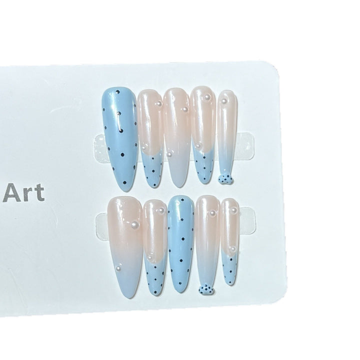 Dekorative Press-On Nagelset mit einzigartigem Punktdesign Karnz