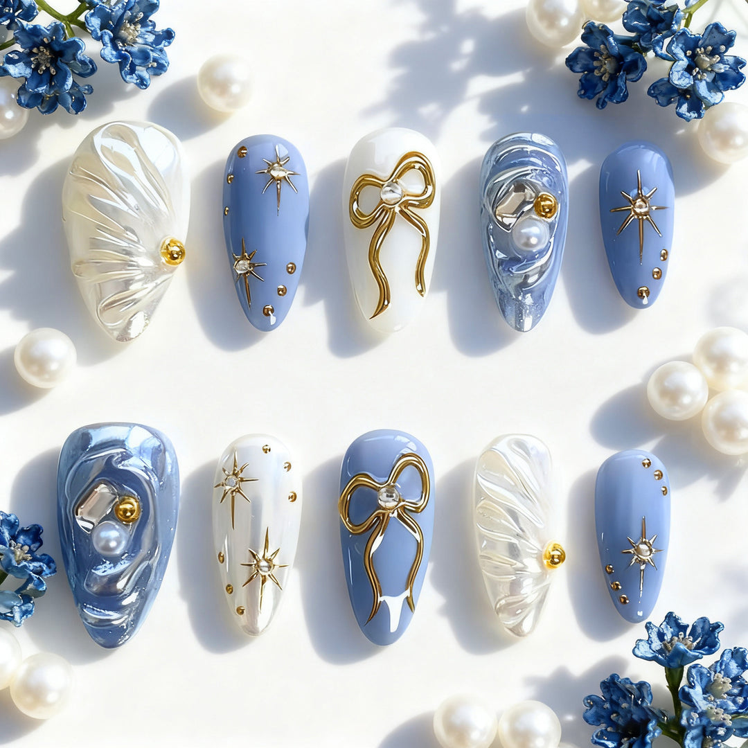 Kunstnagelset mit glamourösen goldenen Akzenten Karnz