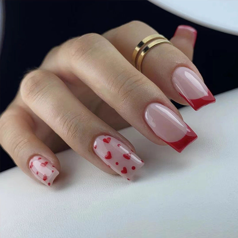 Kunstvolle Nagelverlängerungen mit elegantem Blattmuster Karnz