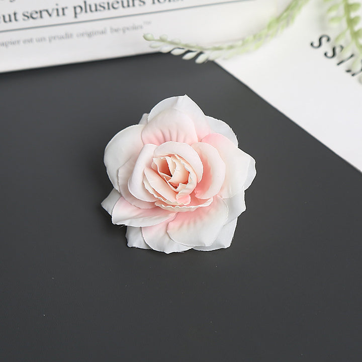 Blumenbrosche für dekorative Zwecke und Anzeige