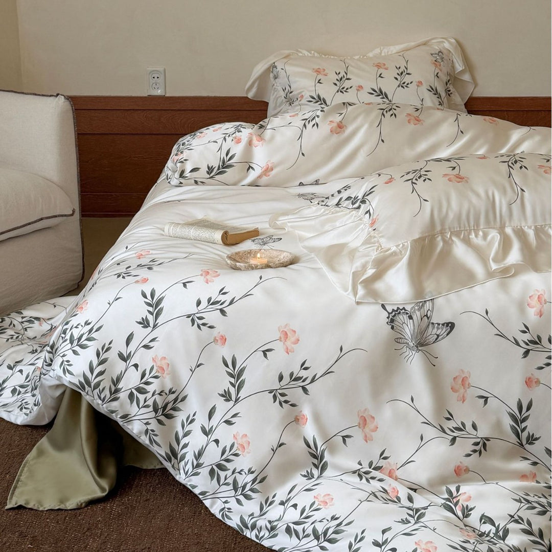 Botanisches Satin-Fühl Floral Bettbezug Set mit Rüschenkissenbezügen