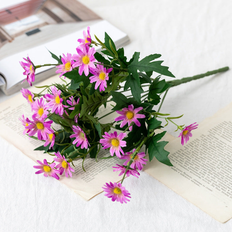 Künstliche Blumenanordnung