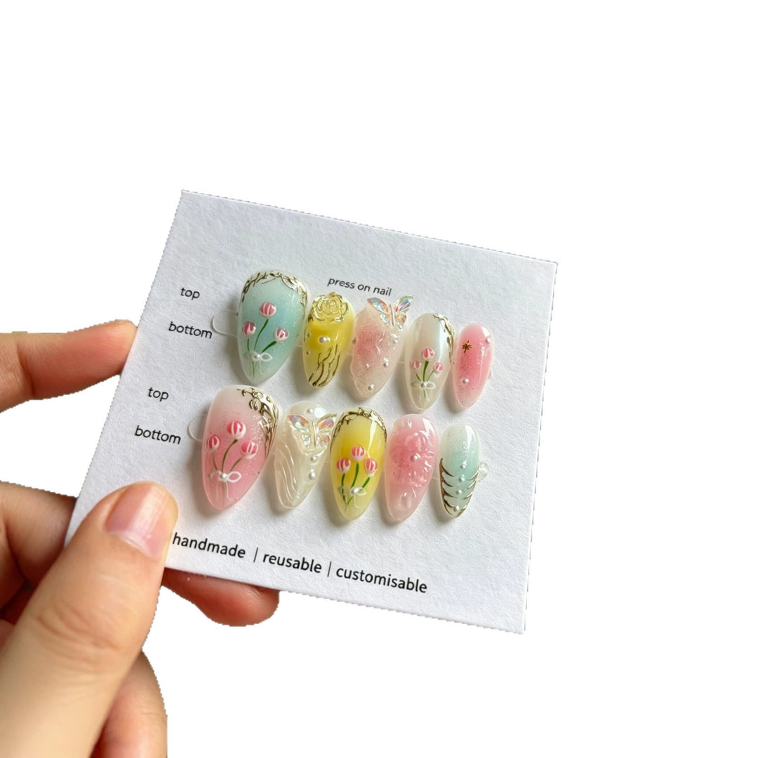 Künstlerisches Floral Press-On Nageldesign