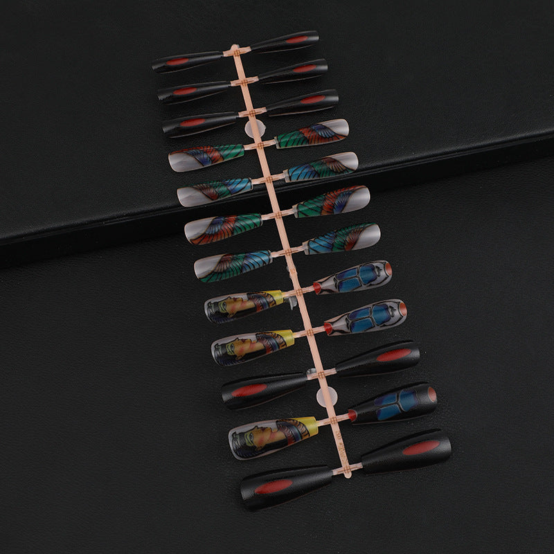 Kreative Nagelkunst mit ägyptischen Motiven Karnz