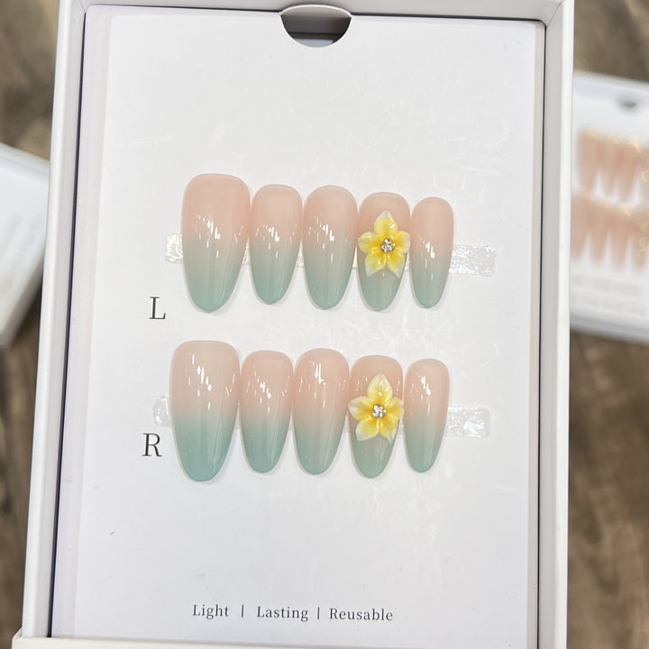 Elegante Ombre Press-On Nagelset mit floralen Akzenten Karnz