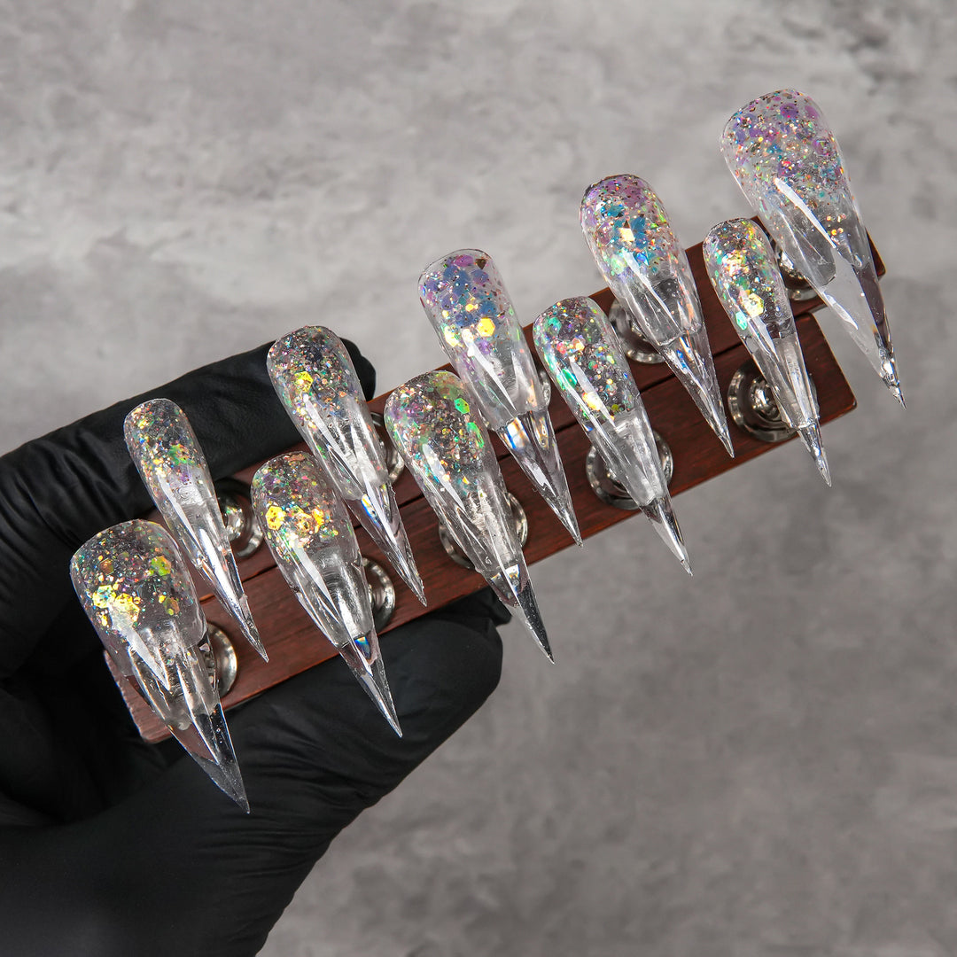 Skulptierte Stiletto Press-On Nagelspitzen
