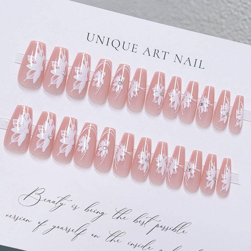 Elegante florale Press-On Nagelkunst