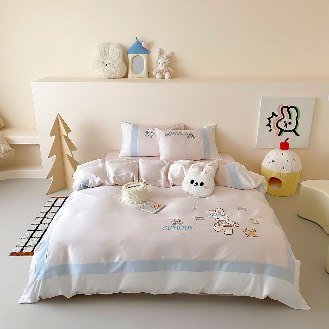 Satinähnliches Kinder-Bettwäsche-Set mit gestickten Hasenmotiven