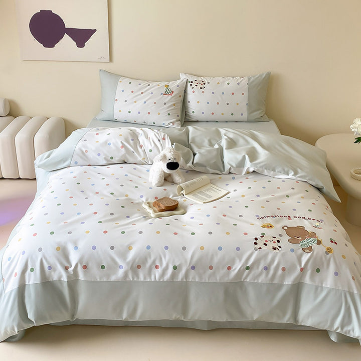 Kinderbettwäsche-Set aus feinem Baumwoll-Mix mit pastellfarbenem Pünktchenprint und Teddy-Applikation