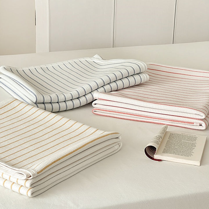 Wendbare Jacquard-Strickdecke mit feinen Streifen & passendem Kissenbezug-Set