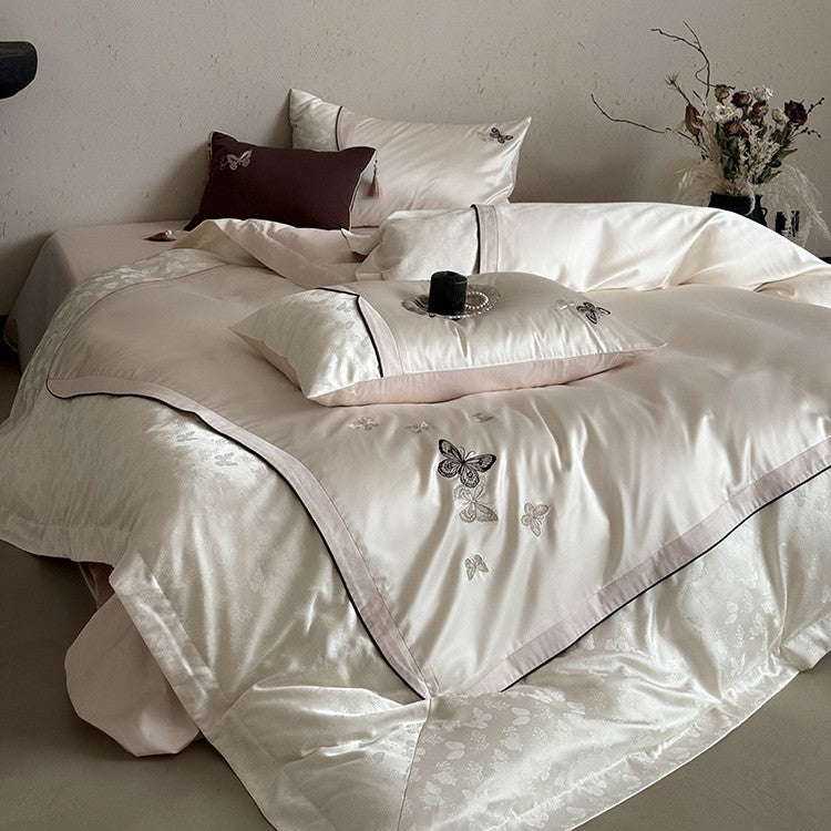 Luxuriöses Satin-Bettwäscheset mit bestickten Schmetterlingen, Zierkissen und Quasten