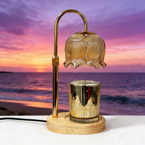 Elegante Tischlampe mit Glasschirm und Holzsockel