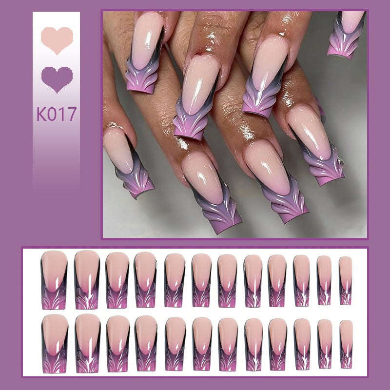 Kreative Nagelspitzen mit eleganten Spitzen Karnz