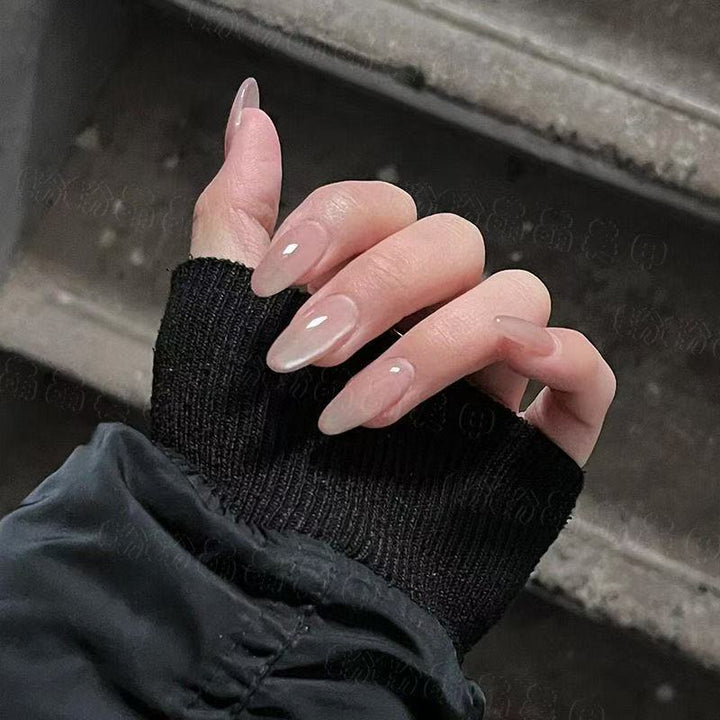 Glänzende mandelförmige Nagelverlängerungen Karnz