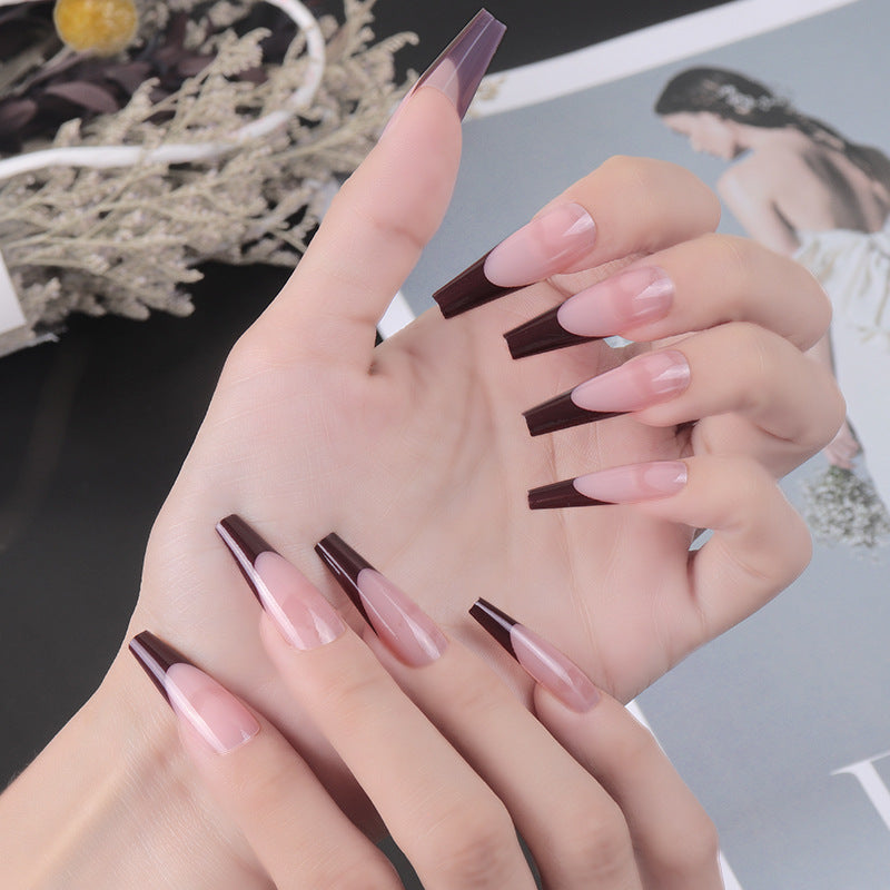 Elegantes Stiletto-Press-On-Nagelset mit zweifarbigen Design Karnz