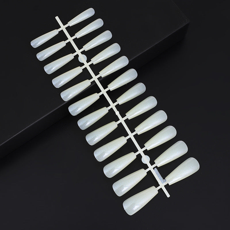 Kunstnägel Set mit elegantem Design Karnz