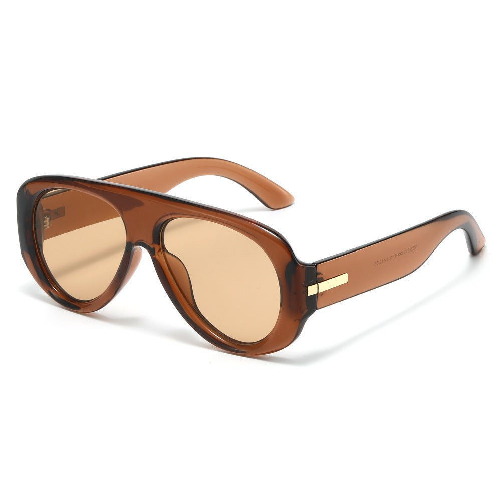 Vintage-inspirierte Fliegerbrille mit subtilen goldenen Akzenten Karnz