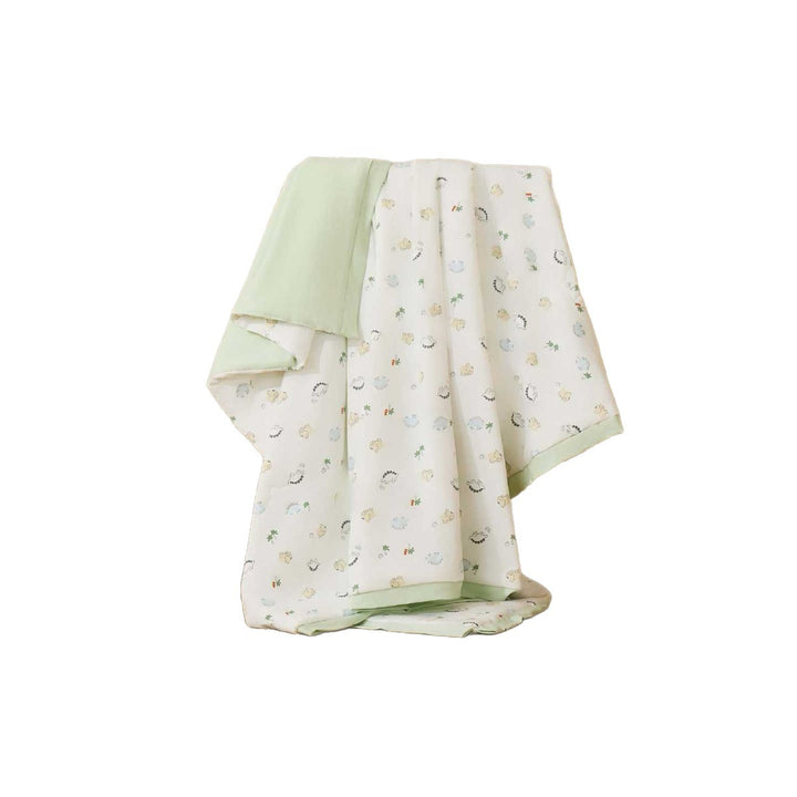 Doppellagige Babykrabbeldecke aus Baumwoll-Jersey mit leichter Wattierung und zartem Allover-Tierprint