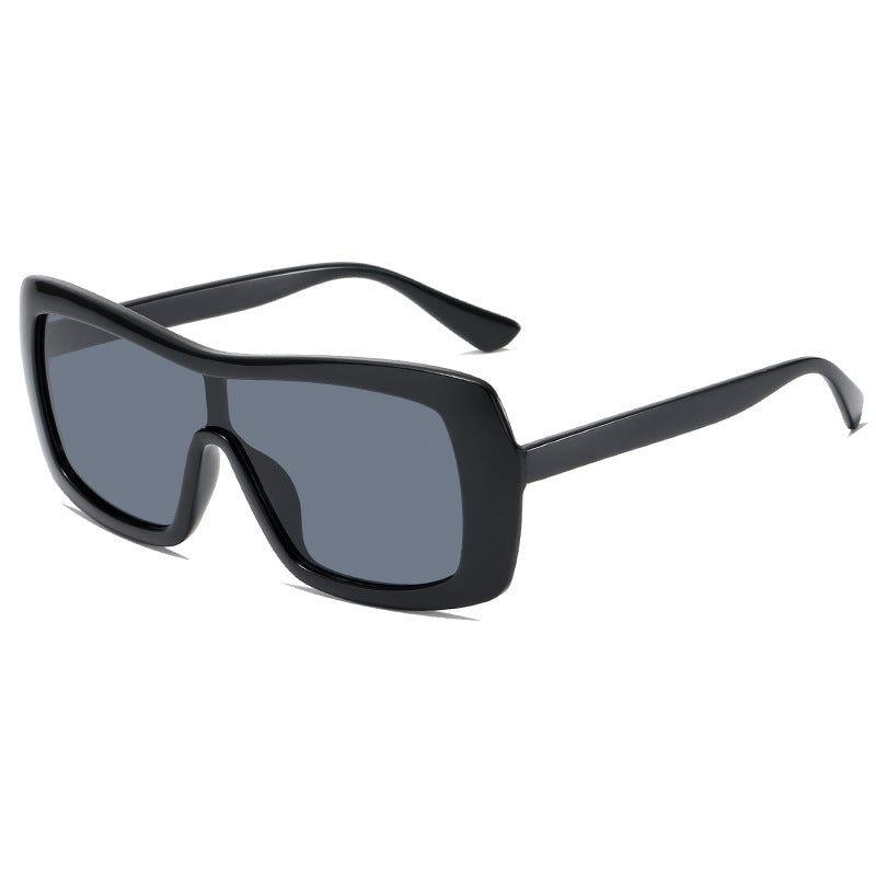 Damen stilvolle Oversize-Sonnenbrille im futuristischen Design Karnz