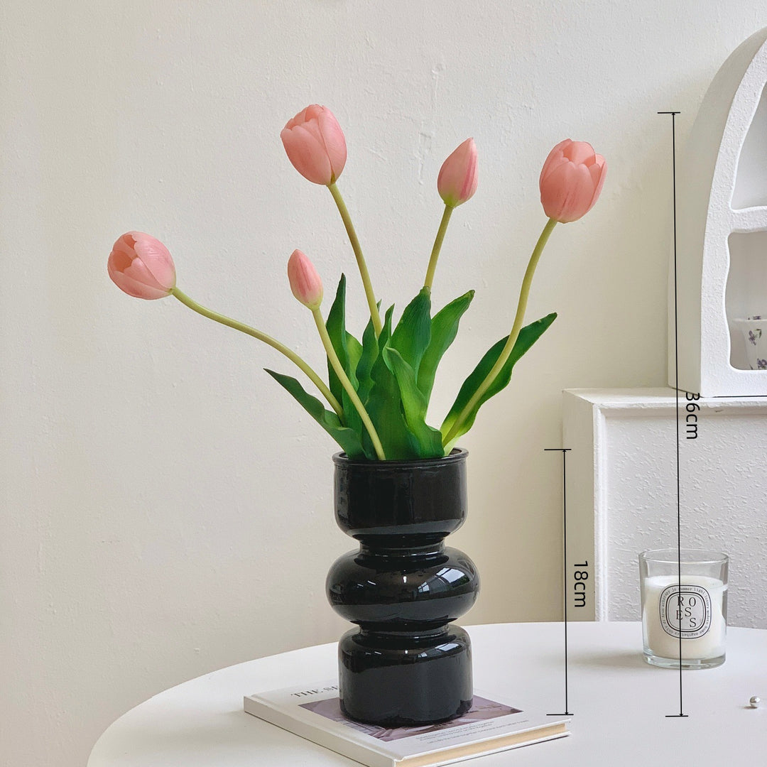 Dekorativer künstlicher Tulpenstrauß