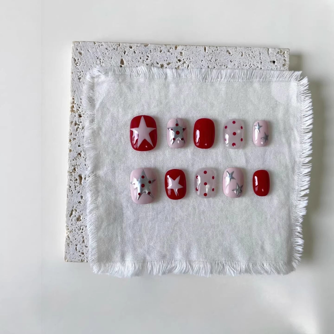 Künstlerisches Press-On Nagelkunst-Set mit Stern- und Punktdesigns