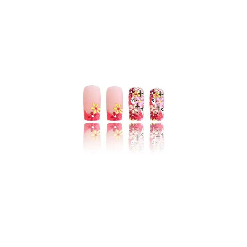 Kunstnagelset mit verspielten 3D-Motiven und blühenden Designs Karnz