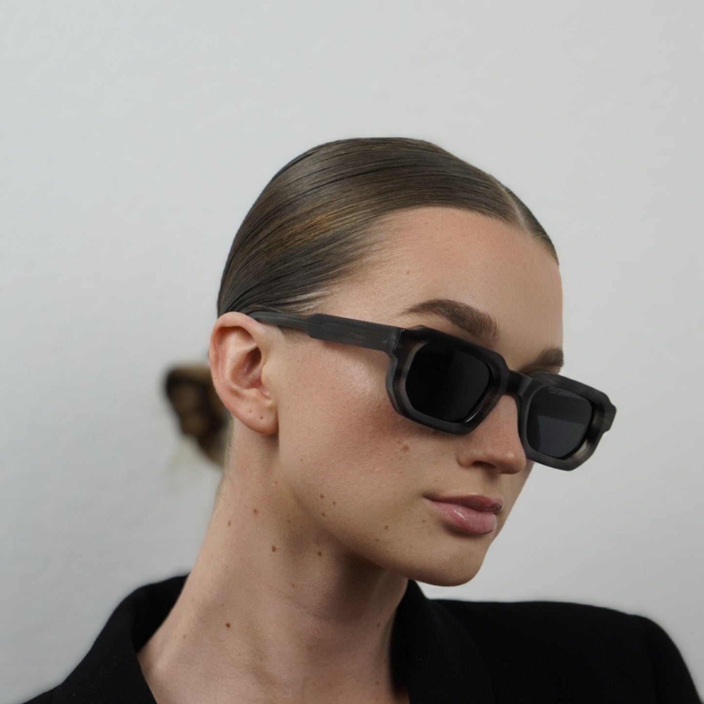 Damen Sonnenbrille im modernen geometrischen Design von Karnz