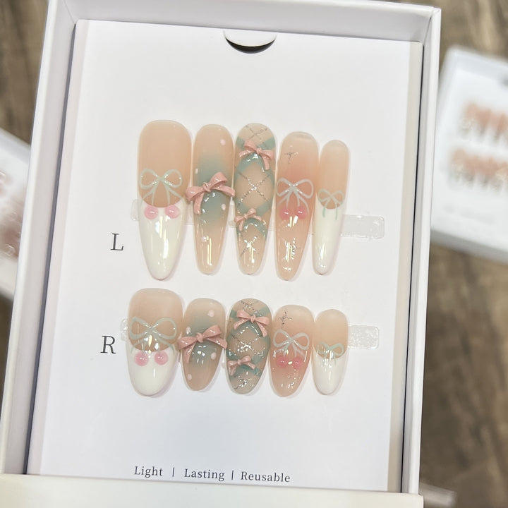 Ausführliches dekoratives Press-On-Nagelkunst-Set Karnz