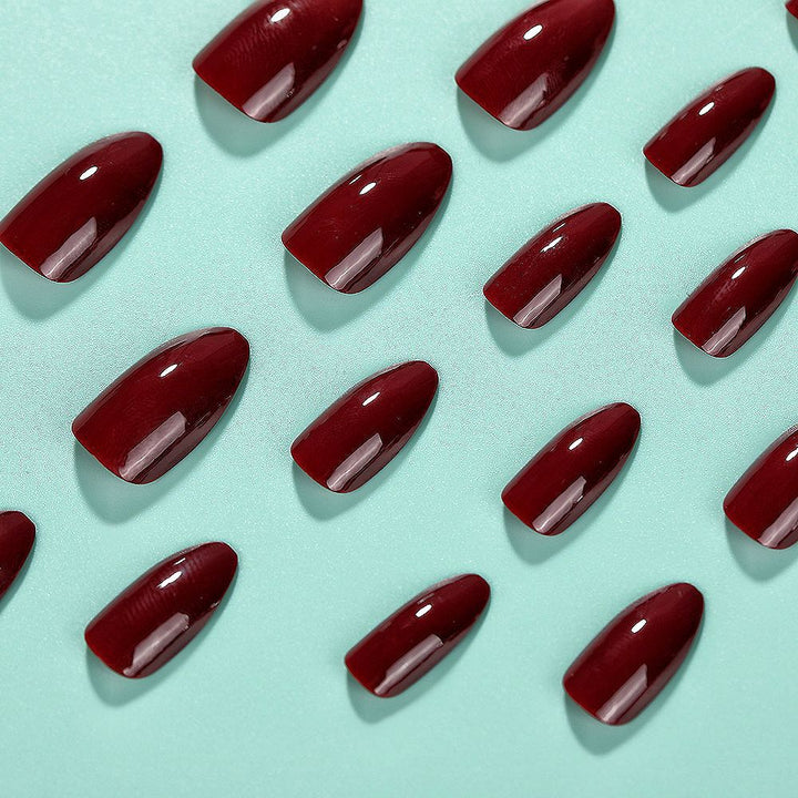 Kunstnägel mit eleganter Mandelform Karnz