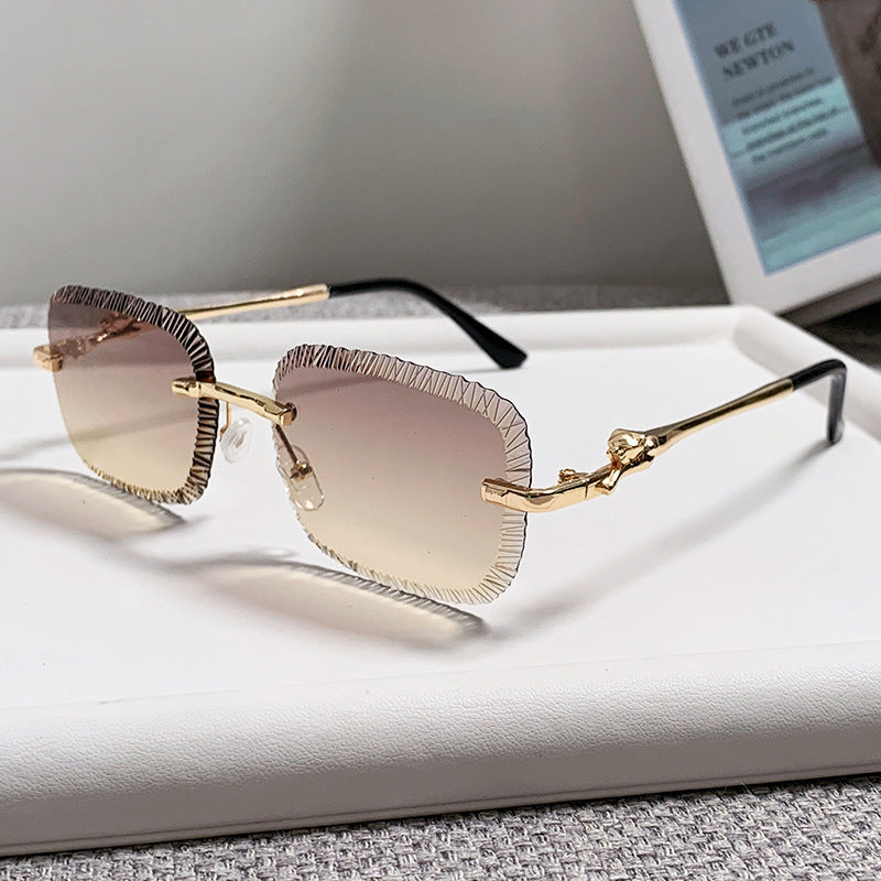 Damen modische Sonnenbrille mit strukturiertem Rahmen und dezenten Farbverlauf Karnz