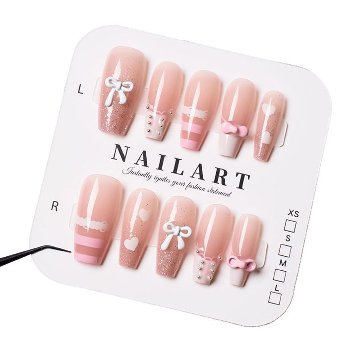 Dekoratives Press-On Nail Set mit Schleifen- und Herzdesigns Karnz