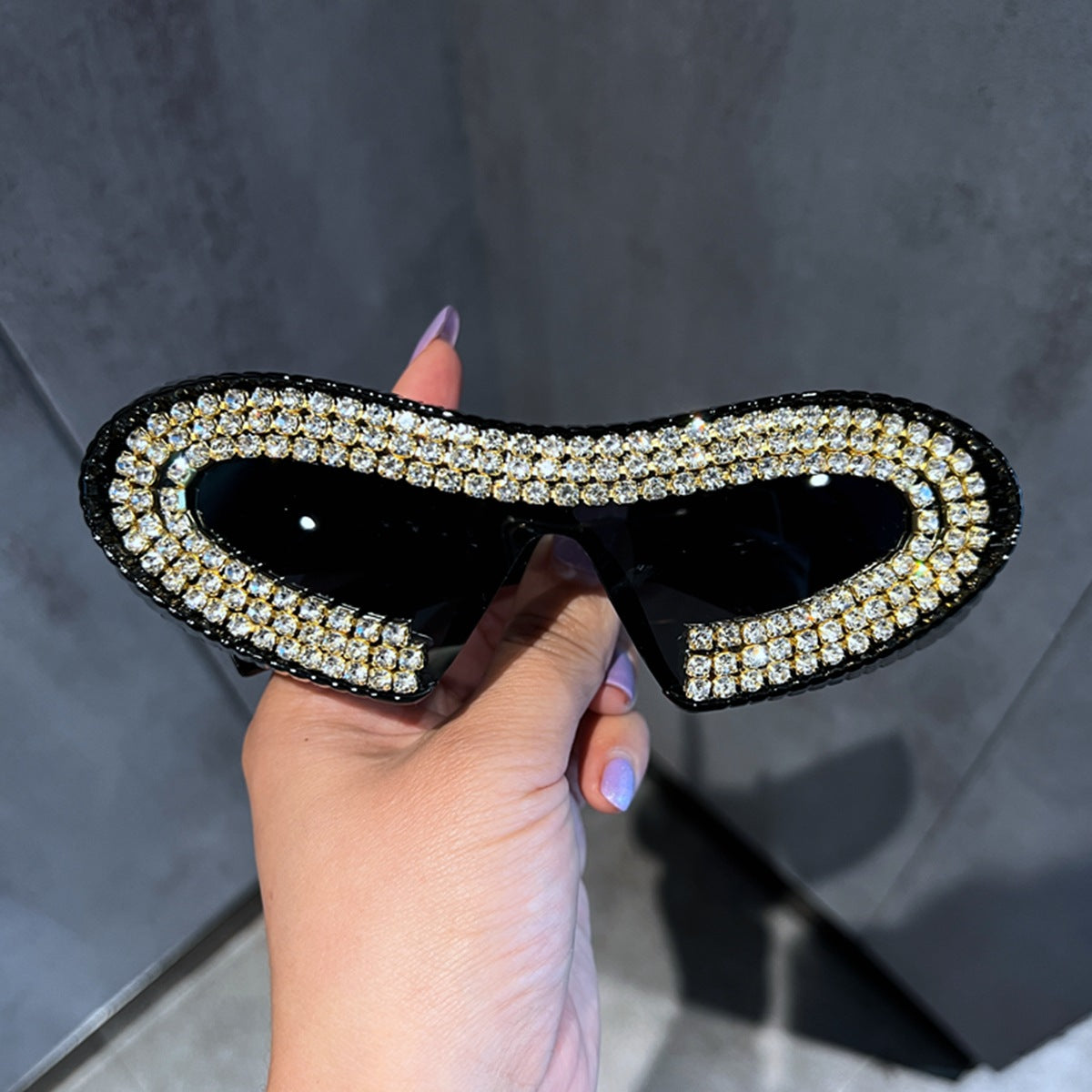 Damen Glamouröse Sonnenbrille mit funkelndem Kristallrahmen Karnz 1780939152