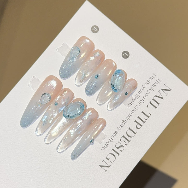 Kunstnägel mit Strass und Glitzereffekten Karnz