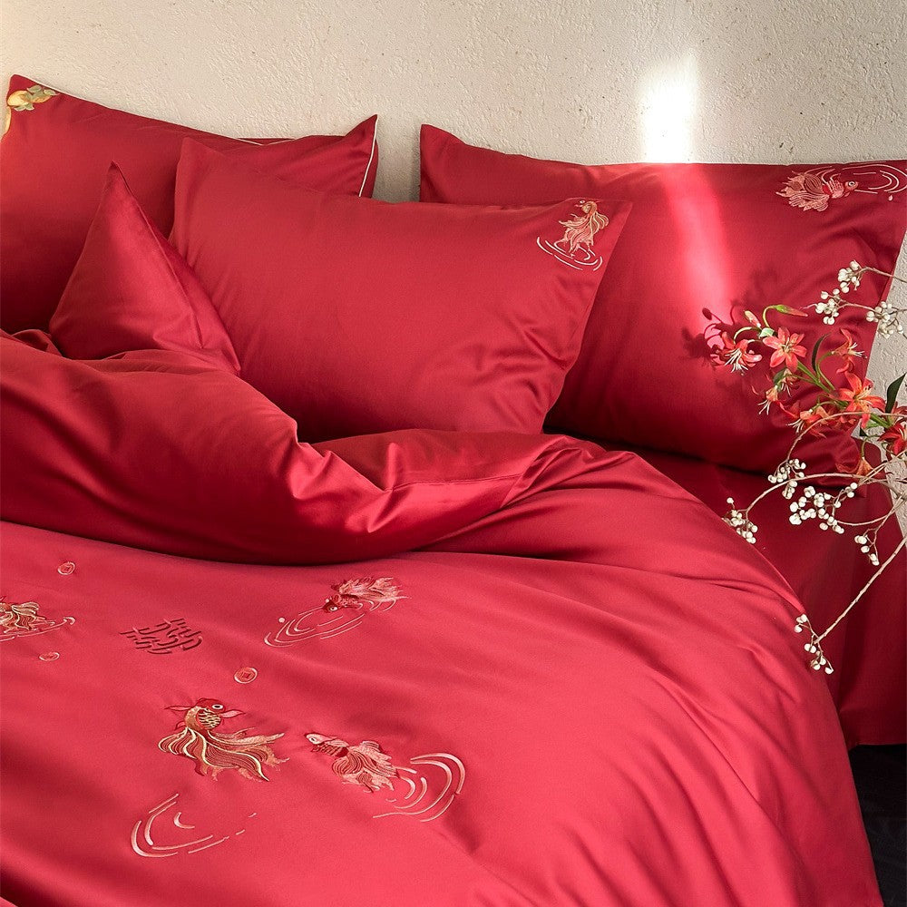Premium-Bettwäschegarnitur aus Baumwollsatin mit Koi-Stickerei und dekorativer Bordüre
