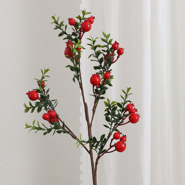 Künstlicher Zweig mit leuchtenden roten Beeren Karnz