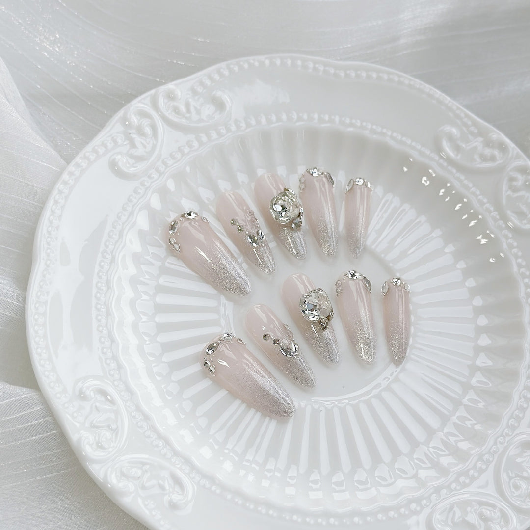 Elegantes Press-on-Nagel-Set mit Strassverzierungen