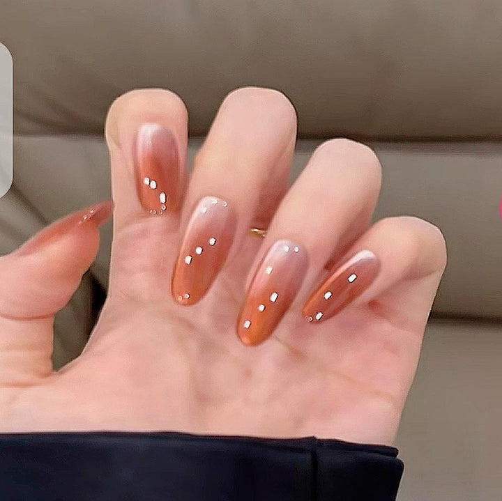 Kunstnägel mit Ombre-Effekt Karnz
