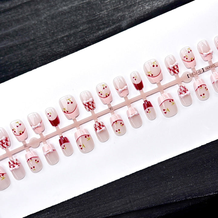 Elegante Polka Dot und Spitzen Press-On Nagel Set