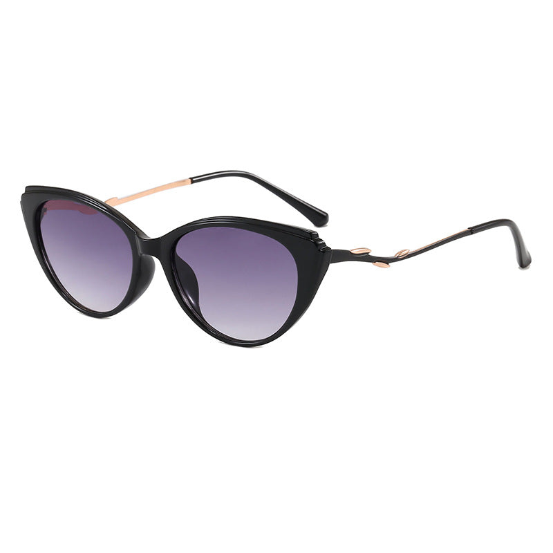 Modische Cat-Eye Brille mit Filigranem Design Karnz