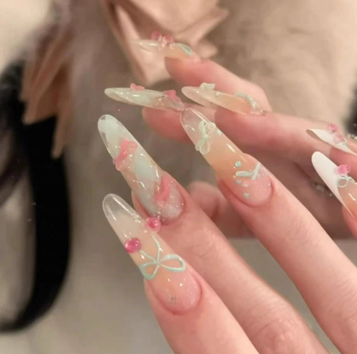 Dekorative Press-On Nagelkunst Karnz
