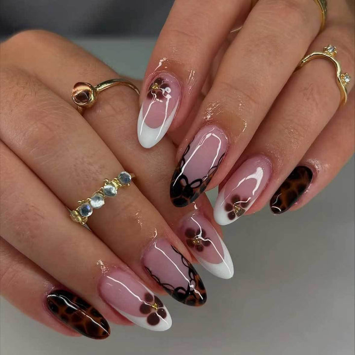 Elegantes florales Nageldesign-Set