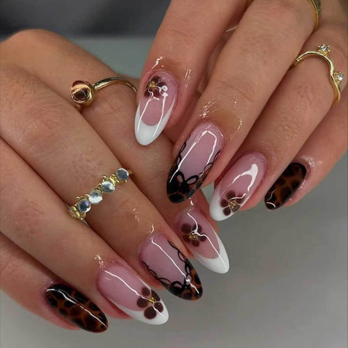 Elegantes florales Nageldesign-Set