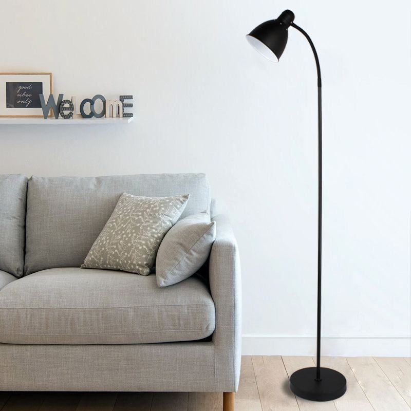 Moderne gewölbte Stehlampe mit verstellbarem Schirm