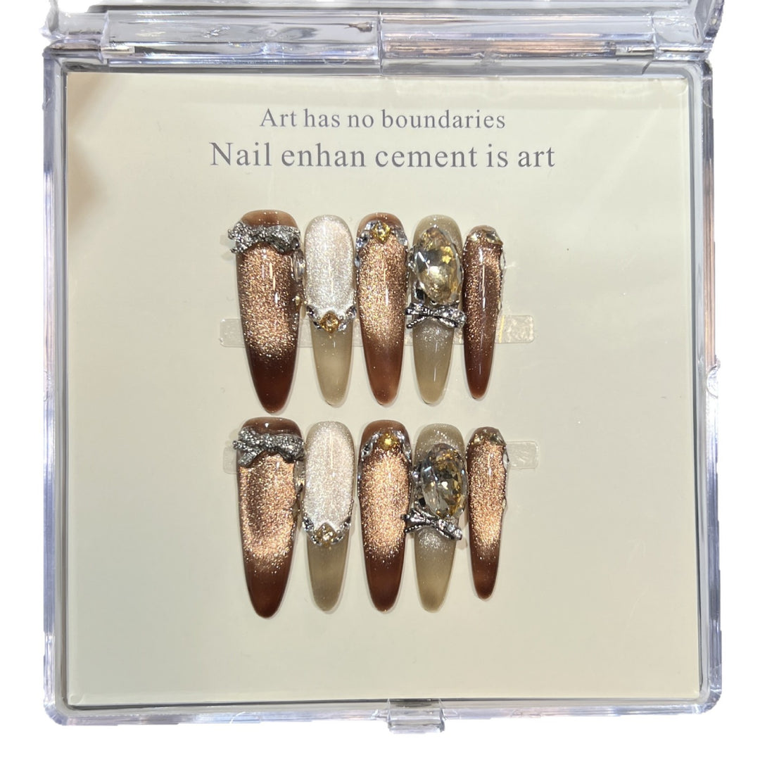 Künstlerisches Stiletto Press-On Nagelset mit Edelsteinakzenten Karnz