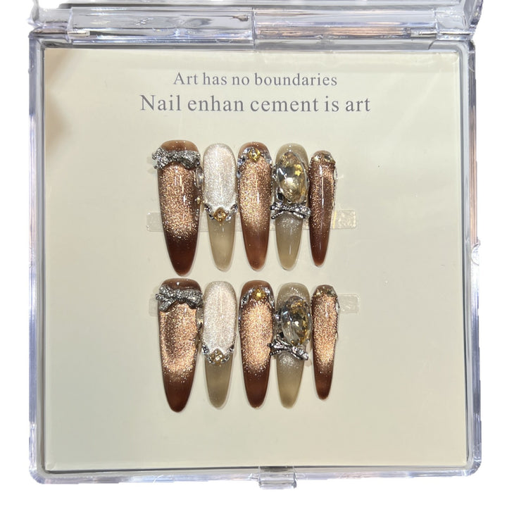 Künstlerisches Stiletto Press-On Nagelset mit Edelsteinakzenten Karnz